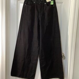 Super Wide Leg Black  mid rise Pants size 4 R. NWT.